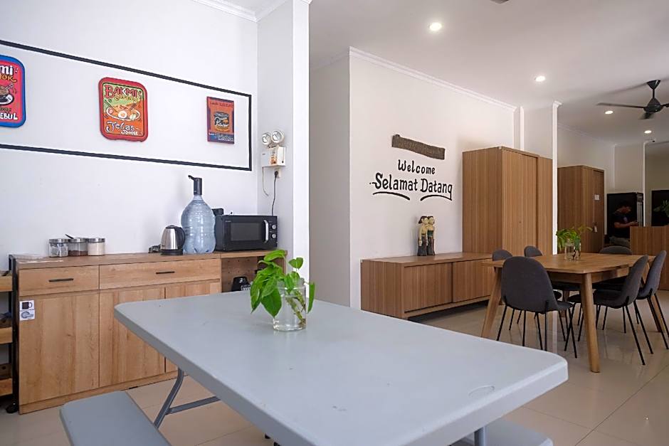 RedDoorz near Stasiun Solo Balapan 3