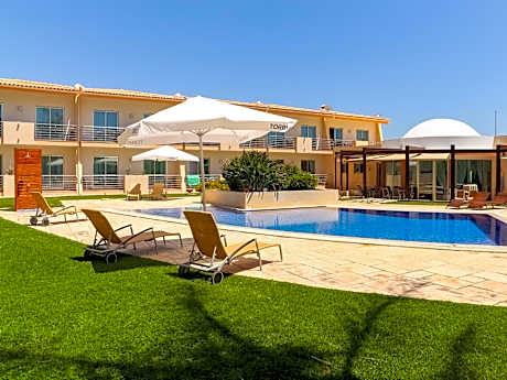 Two-Bedroom Apartment with Pool View - Ground Floor