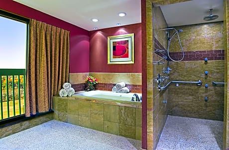 King Suite with Accessible Tub - Mobility and Hearing Access/Non-Smoking