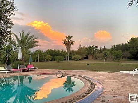 La Vie En Rose - Horses & Dogs House