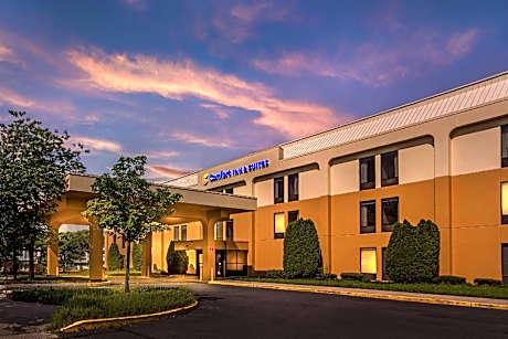Comfort Inn & Suites Mt. Holly - Westampton