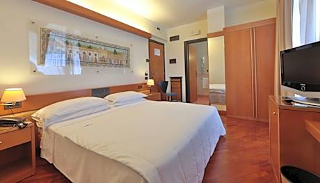 Junior King Suite