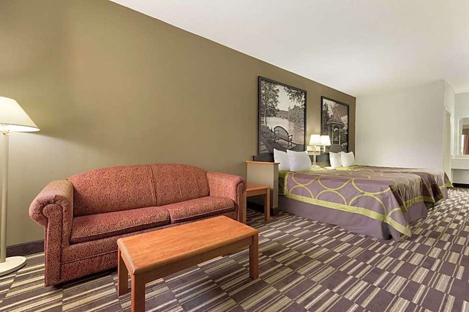 Super 8 by Wyndham Chatsworth/Dalton