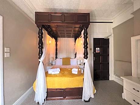 Double Room with Four Poster Bed