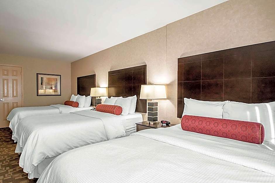 Clarion Inn Elmhurst - Oak Brook Near I-88, I-290, I-294