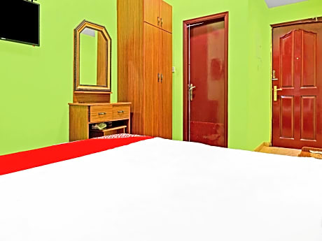 Standard Double Room (King Bed)