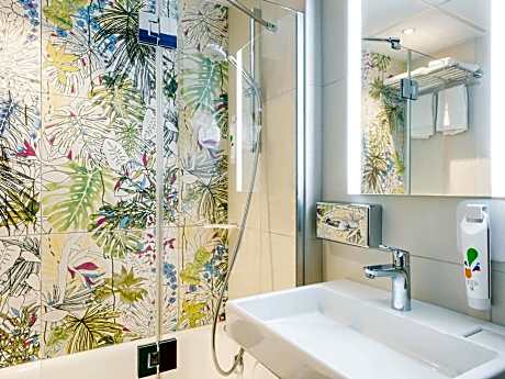 Two adjacent Double and Twin Rooms