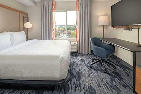 King Room with Roll-In Shower - Mobility Access/Hearing Accessible