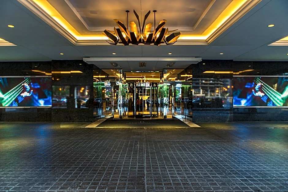 Renaissance by Marriott Chicago Downtown Hotel