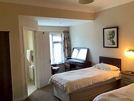 Twin Room with Private Bathroom