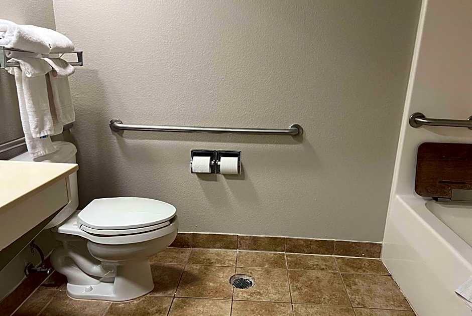 Days Inn & Suites by Wyndham Hutchinson