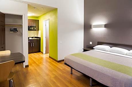 1 king or queen bed
