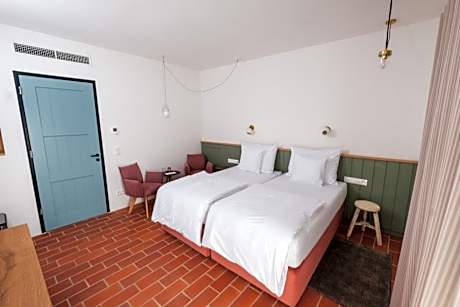 Deluxe Double or Twin Room with Garden View