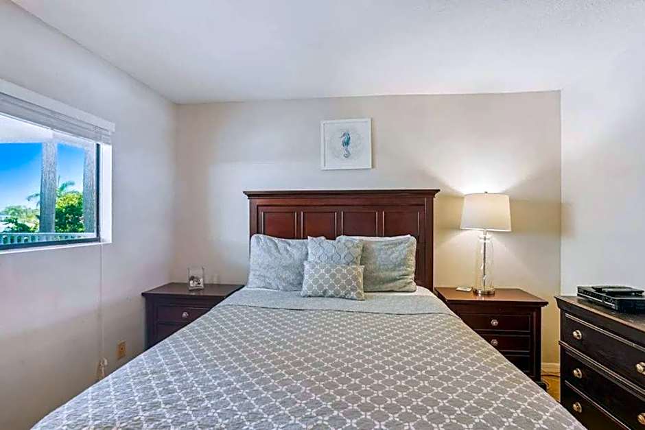 Beach Palms- Unit 102