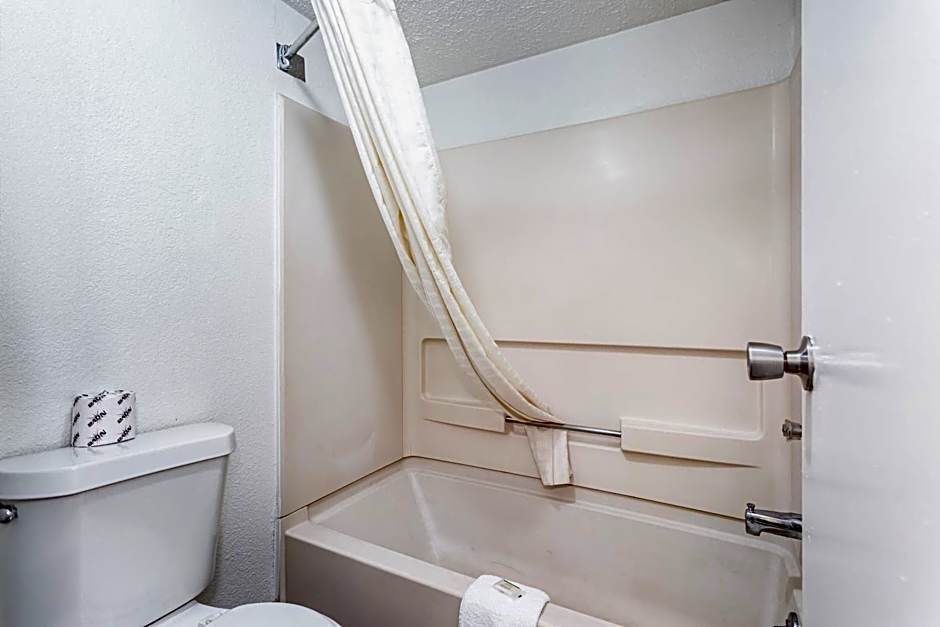 Relax Inn by OYO Columbus OH I 70