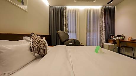 Premier King - Tax refund available at hotel