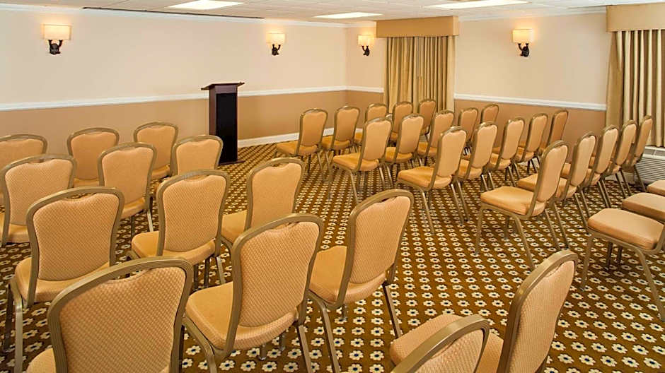 DoubleTree by Hilton Hotel Chicago Wood Dale - Elk Grove