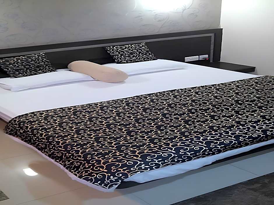 Hotel Savshanti Towers