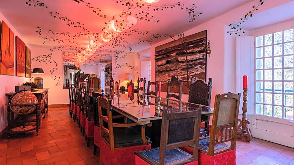 Sintra WOW - Unique double Smart Room in 17th century Palace! Hot tub, Snooker, BBQ, PS5, Sauna, Gym