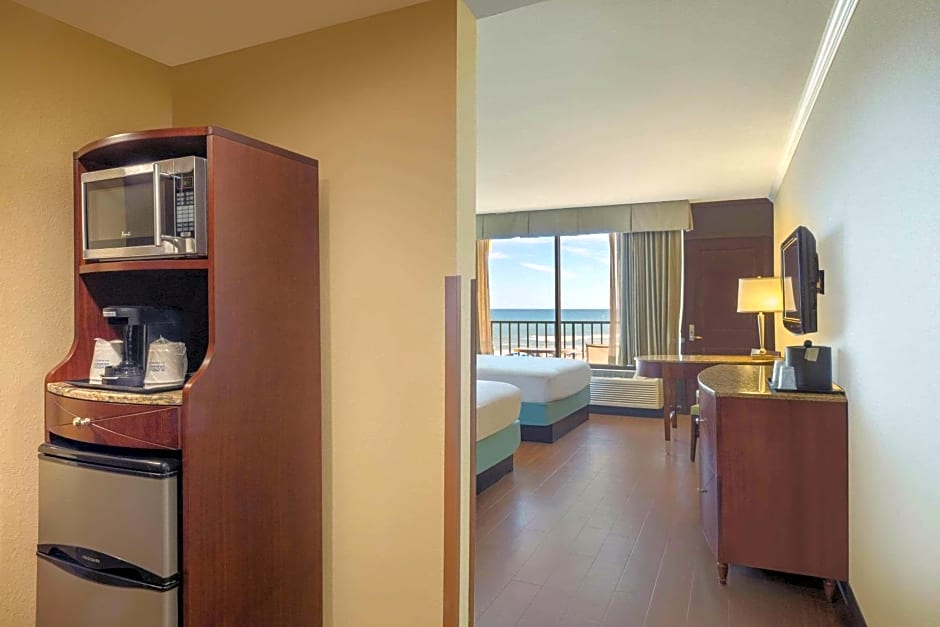 La Quinta by Wyndham Cocoa Beach Oceanfront
