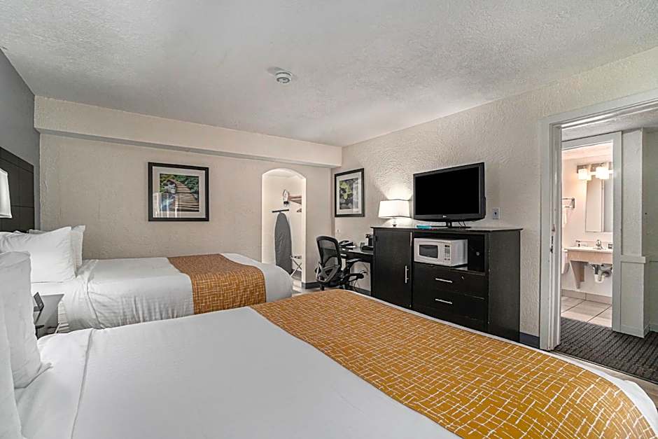 Travelodge by Wyndham Traverse City MI