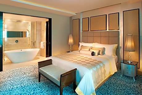 Grand Metropolitan One-Bedroom King Suite