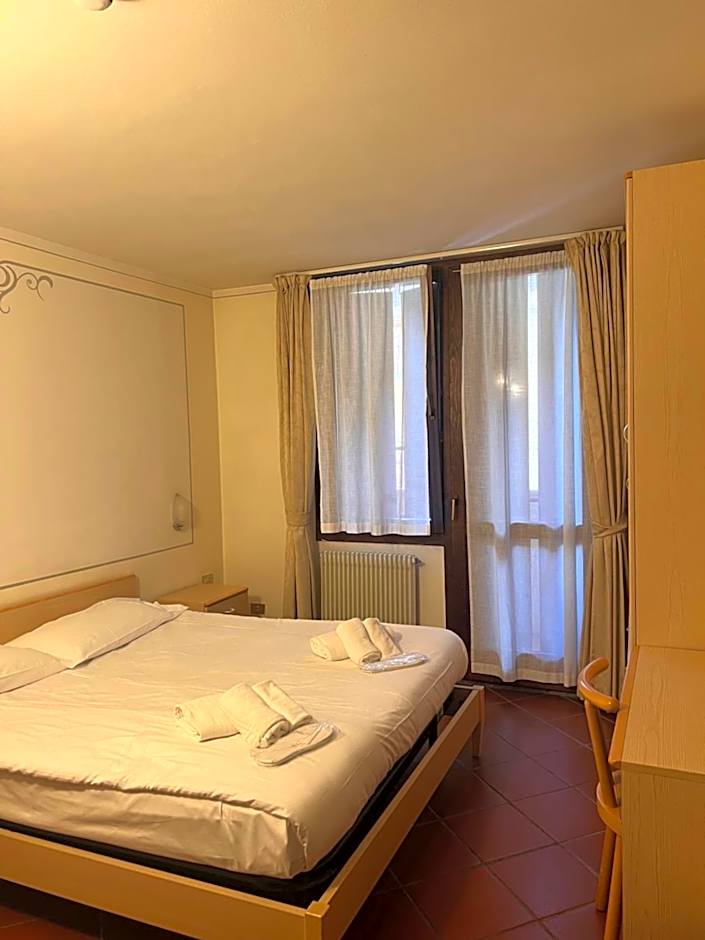 Hotel De la Ville