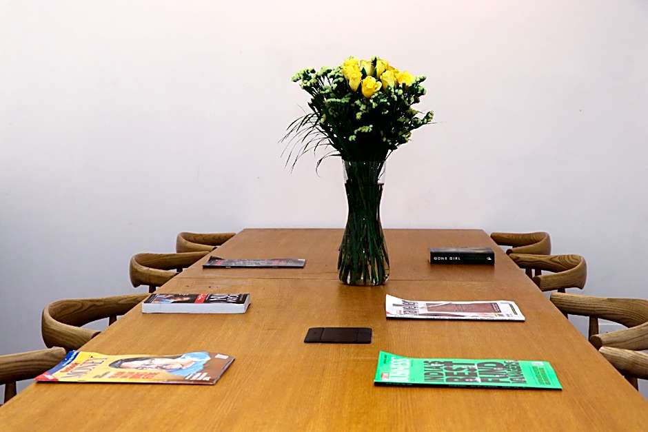 Super Townhouse Galleria Market Near Golf Course Road