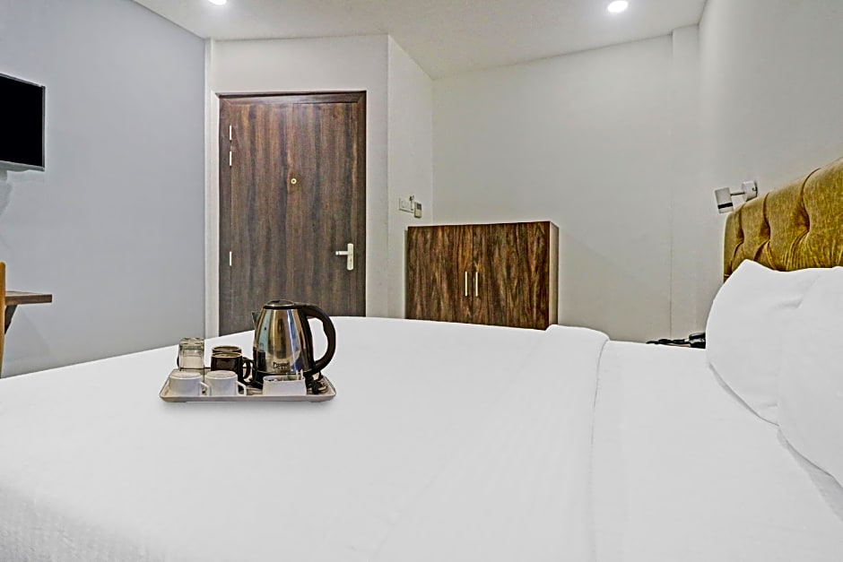 OYO 77788  Townhouse 405 Mall Road