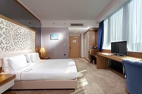 Superior Room with 1 Double Bed , City View