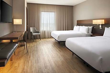 Queen Room with Two Queen Beds and Bathtub - Mobility Access/Hearing Accessible
