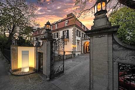 Schlosshotel Berlin by Patrick Hellmann