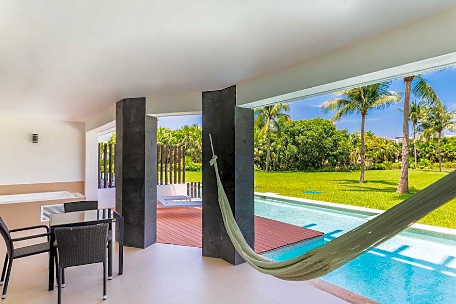 Mareazul Beach Front Condos At playa del Carmen