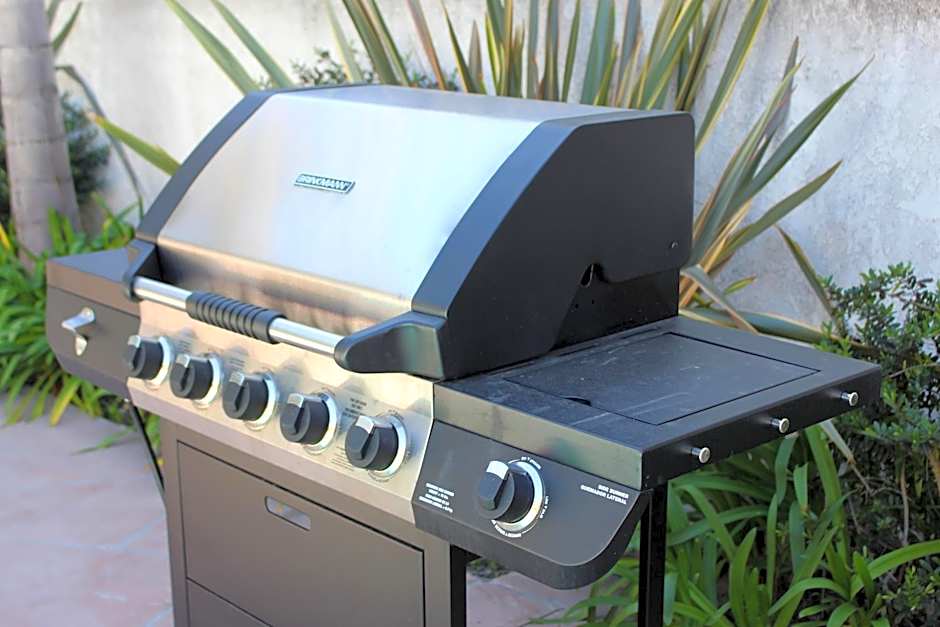 O'Cairns Inn and Suites