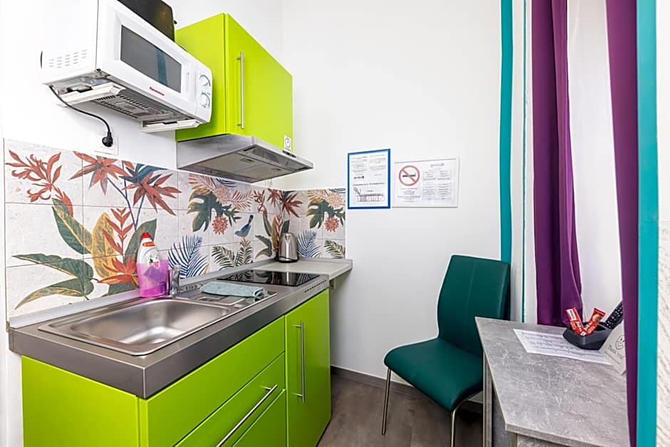 Amber Gardenview Studios Downtown