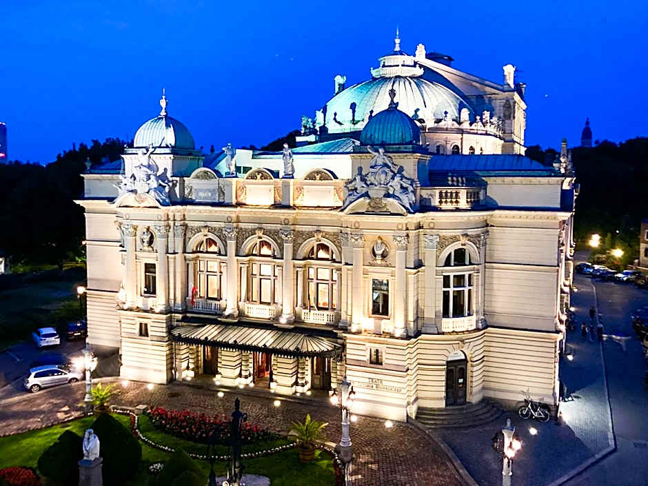 Hotel H12