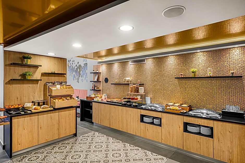 12 Revay Hotel