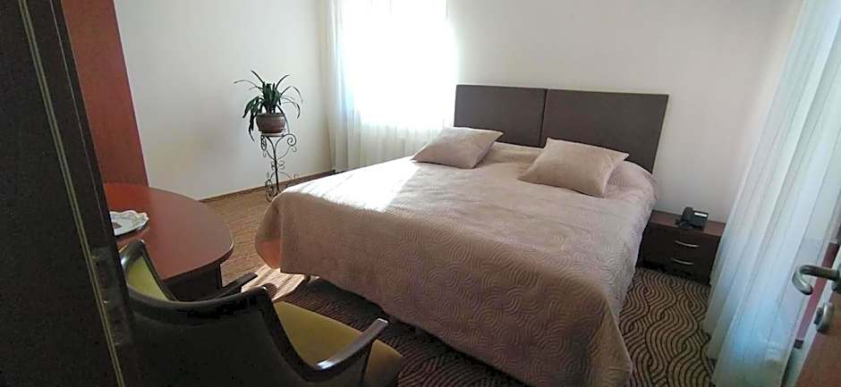 Photo 1 of 7 of Suite
