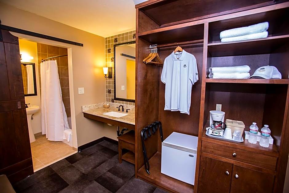 Carlton Oaks Lodge, an Ascend Collection Hotel