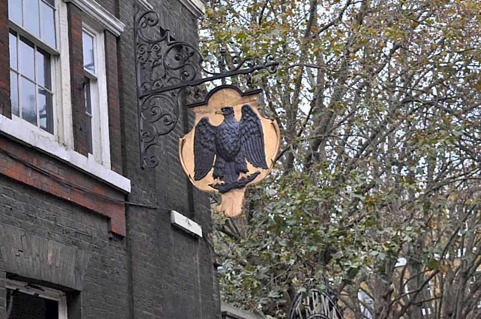 Cosmos Capsule Hub London