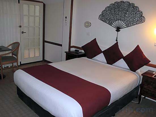 Three Explorers Motel