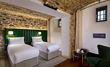 Twin Room with Private Bathroom