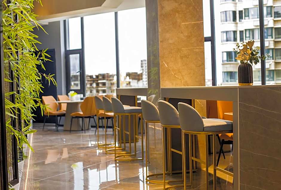 Fuji International Hotel Zhangbei Qingming Street