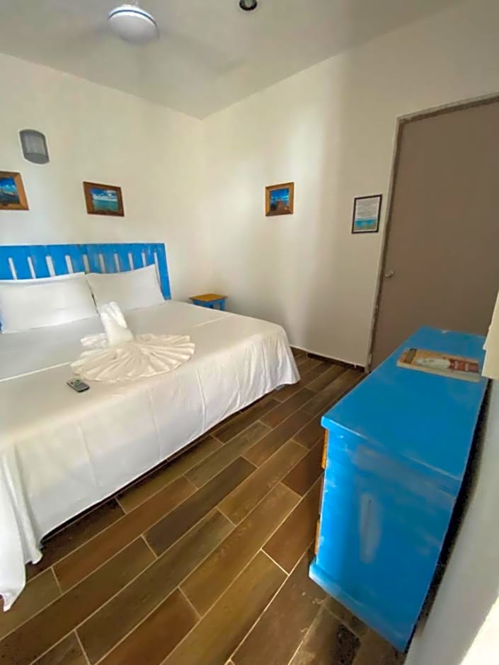 Bacalar B7 Blue