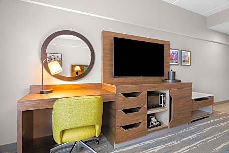 King Studio with Wet Bar