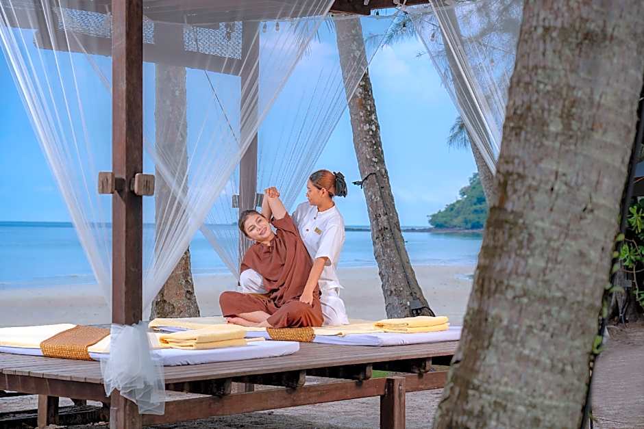 High Season Pool Villa & Spa