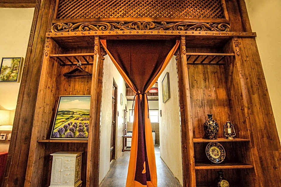 Shangri-La E-Outfitting Boutique Hotel