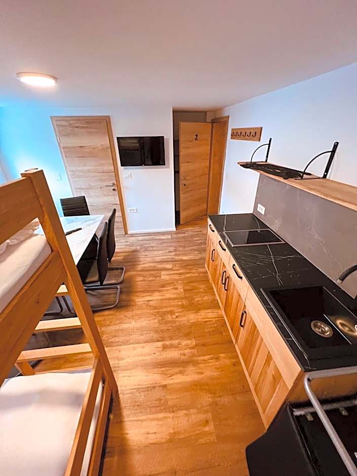 PJ Hotel Cerklje - 5min to Airport - Free Parking