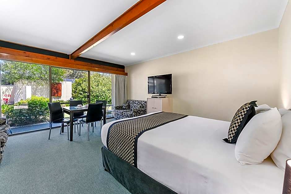 William Macintosh Motor Lodge