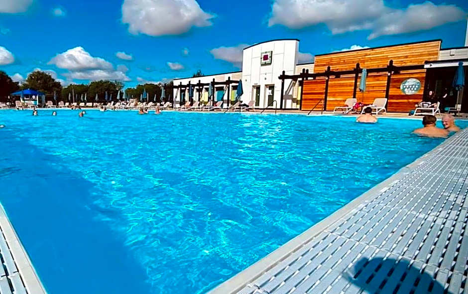 Lakeside Dorchester Lodge - Hot Tub with Fishing Peg